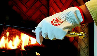 怎样引燃壁炉呢？